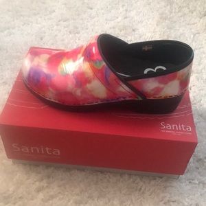 *NEW* Sanita Clogs, Size 39.